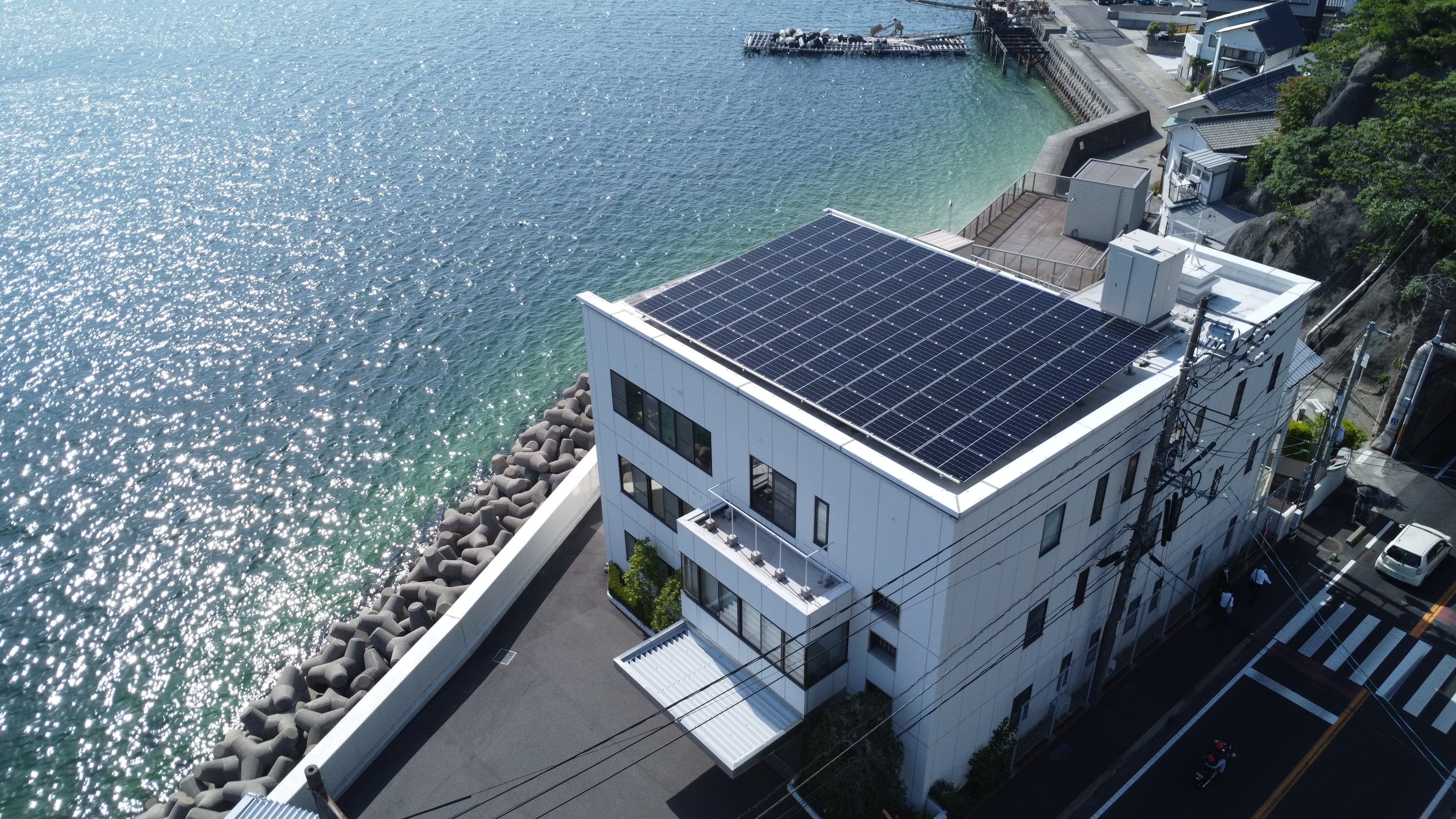 製造業オフィスビルの太陽光設備