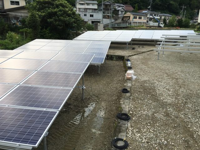 広島県尾道市にて太陽光発電システムのパネル設置工事を行いました！