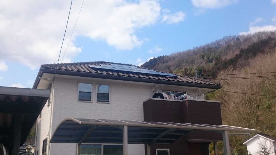 井原市Ｔ様邸において太陽光発電設備の設置工事を行いました！三菱モジュール使用