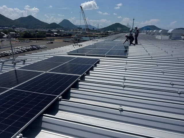香川県で
太陽光発電システム工事を行なっています。
猛暑の中🥵安全作業で進めてくれている 
スタッフ、協力会社の皆さんありがとうございます🙇
☀️太陽光発電システム🔋蓄電池の事なら
#エムケイソルテック にお任せ下さい🫡
全国対応してます。
#一緒に頑張ってくれる仲間を募集中 です。
#電気工事士 #電気施工管理技士 の方優遇いたします😊
当社#エムケイソルテック は
二酸化炭素排出削減に対する具体的な低減目標を計画し
国際イニシアチブとなる
#SBT (Science Based Targets)を取得しています。 
本サイトに掲載されている全ての画像・文章・デザインの
著作権は株式会社エムケイソルテックに帰属します。
無断使用・転載を禁じます。
#mksoltec
#エムケイソルテック
#mkソルテック
#電気工事士
#電気施工管理技士
#福山市求人
#福山市太陽光会社
#電気工事士募集中
#ニッチな仕事
#一緒に働きませんか
#南瓦工房
#minamikawara
#ソーラーカーポート
#再生可能エネルギー
#太陽光発電システム 
#太陽光発電工事
#太陽光発電 
#太陽光パネル 
#自家消費型太陽光発電
#広島県太陽光発電工事
#岡山県太陽光発電工事
#使用前自己確認
#負荷遮断試験
#耐圧試験
#sbt
#ScienceBasedTargets