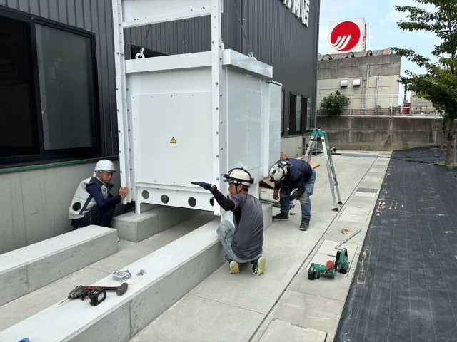 ☀️蓄電池接続用の
ダウントランスを設置しております。
今回の現場は太陽光発電と蓄電池のシステムで
緊急時のBCP対策を考えたシステムとなります🫡
☀️太陽光発電システム🔋蓄電池の事なら
#エムケイソルテック にお任せ下さい🫡
全国対応してます。
#一緒に頑張ってくれる仲間を募集中 です。
#電気工事士 #電気施工管理技士 の方優遇いたします😊
当社#エムケイソルテック は
二酸化炭素排出削減に対する具体的な低減目標を計画し
国際イニシアチブとなる
#SBT (Science Based Targets)を取得しています。 
本サイトに掲載されている全ての画像・文章・デザインの
著作権は株式会社エムケイソルテックに帰属します。
無断使用・転載を禁じます。
#mksoltec
#エムケイソルテック
#mkソルテック
#電気工事士
#電気施工管理技士
#福山市求人
#福山市太陽光会社
#電気工事士募集中
#ニッチな仕事
#一緒に働きませんか
#南瓦工房
#minamikawara
#ソーラーカーポート
#再生可能エネルギー
#太陽光発電システム 
#太陽光発電工事
#太陽光発電 
#太陽光パネル 
#自家消費型太陽光発電
#広島県太陽光発電工事
#岡山県太陽光発電工事
#使用前自己確認
#負荷遮断試験
#耐圧試験
#sbt
#ScienceBasedTargets
