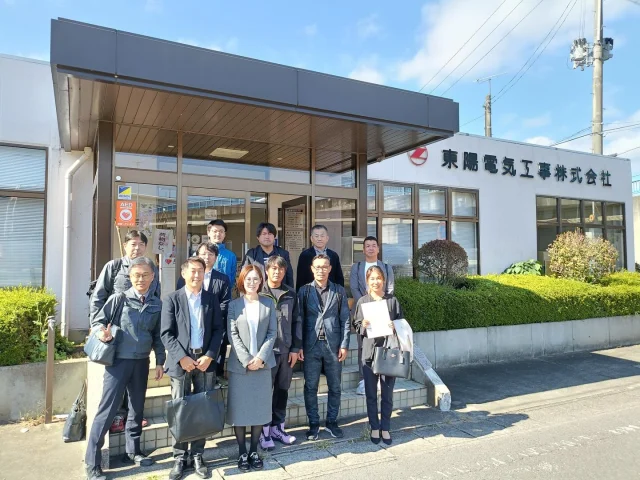 昨日は、#エネマネ研究会 の皆さんと
群馬県の #東陽電気工事株式会社 様にお伺いしました😊
とても素晴らしい会社さんで
現在の3代目の社長さんが社員さんの要望に応え
新人育成の為の研修棟を建設して
人材育成に積極的に取り組んで居られます。
社長さん、講師を務められている社員さんに
色々と刺激を頂きました😊
未来ある若者達に積極的なサポートとチャンスを与える
東陽電気工事様の良い所をマネして行きたいと思います😅
当社にも太陽光発電システム研修場所は有るのですが
まだまだブラッシュアップして
カッコいい研修棟を作るぞ〜💪🏾
☀️太陽光発電システム🔋蓄電池の事なら
#エムケイソルテック にお任せ下さい🫡
全国対応してます。
#一緒に頑張ってくれる仲間を募集中 です。
#電気工事士 #電気施工管理技士 の方優遇いたします😊
当社#エムケイソルテック は
二酸化炭素排出削減に対する具体的な低減目標を計画し
国際イニシアチブとなる
#SBT (Science Based Targets)を取得しています。 
本サイトに掲載されている全ての画像・文章・デザインの
著作権は株式会社エムケイソルテックに帰属します。
無断使用・転載を禁じます。
#mksoltec
#エムケイソルテック
#mkソルテック
#電気工事士
#電気施工管理技士
#福山市求人
#福山市太陽光会社
#電気工事士募集中
#ニッチな仕事
#一緒に働きませんか
#南瓦工房
#minamikawara
#ソーラーカーポート
#再生可能エネルギー
#太陽光発電システム 
#太陽光発電工事
#太陽光発電 
#太陽光パネル 
#自家消費型太陽光発電
#広島県太陽光発電工事
#岡山県太陽光発電工事
#使用前自己確認
#負荷遮断試験
#耐圧試験
#sbt
#ScienceBasedTargets
