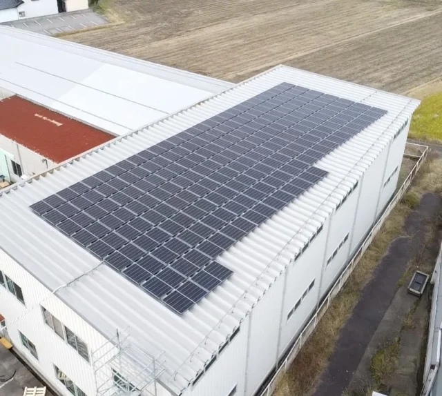 ⛄️冬本番になってきました。　
東北、北陸でも☀️ #太陽光発電 システムの
工事を行なっていますが、厳しい寒さです🥶

☀️産業用太陽光発電・高圧受電設備の専門会社です。
私たちエムケイソルテックは
工場・倉庫・公共施設など
大規模案件に特化した技術力で全国対応しています。

太陽光発電システム☀️
蓄電池システム🔋
高圧受電設備（キュービクル更新・PAS/UGS交換）⚡

専門工事会社だからこそ、設計施工に責任があります。
⸻

👷‍♂️一緒に働く仲間を募集中
高圧工事・太陽光施工の経験者歓迎！
📌電気工事士 / 電気施工管理技士は優遇します。
“現場で力のある会社”で働きたい方、大歓迎です。
⸻

🌍環境への責任
当社はCO₂削減の明確な目標を掲げ
国際イニシアチブ SBT（Science Based Targets） を
取得しています。
⸻

📸掲載されている画像・文章の著作権は
株式会社エムケイソルテックに帰属します。
無断転載を禁じます。

#太陽光発電システム
#高圧受電設備
#キュービクル更新
#電気工事士
#電気施工管理技士
#エムケイソルテック
#mksoltec
#自家消費型太陽光発電
#広島県太陽光発電工事
#岡山県太陽光発電工事
#再生可能エネルギー
#太陽光発電工事
#PPA
#無料太陽光
#ソーラーカーポート
#福山市求人
#電気工事士募集中