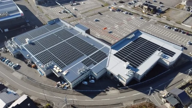 年始のご挨拶もできず、失礼しました😅
新年に入ってからも相変わらず
各地で☀️太陽光発電システムの工事を進めています。

日本海側の地域では大雪が続いており
現地の皆さまは本当に大変な状況かと思います。
心よりお見舞い申し上げます。

そんな厳しい環境の中でも、スタッフの皆さん
協力会社の皆さんが安全第一で
作業を進めてくれていることに感謝しかありません。
本当にありがとうございます。

今年も無事故・無災害を最優先に
チーム一丸で取り組んでいきましょう💪
☀️産業用太陽光発電・高圧受電設備の専門会社です。
私たちエムケイソルテックは工場・倉庫・公共施設など
大規模案件に特化した技術力で全国対応しています。

太陽光発電システム☀️
蓄電池システム🔋
高圧受電設備（キュービクル更新・PAS/UGS交換）⚡

専門工事会社だからこそ、設計施工に責任があります。
⸻

👷‍♂️一緒に働く仲間を募集中
高圧工事・太陽光施工の経験者歓迎！
📌電気工事士 / 電気施工管理技士は優遇します。
“現場で力のある会社”で働きたい方、大歓迎です。
⸻

🌍環境への責任
当社はCO₂削減の明確な目標を掲げ
国際イニシアチブ SBT（Science Based Targets） を
取得しています。
⸻

📸掲載されている画像・文章の著作権は
株式会社エムケイソルテックに帰属します。
無断転載を禁じます。

#太陽光発電システム
#電気工事士
#電気施工管理技士
#福山市求人
#電気工事士募集中