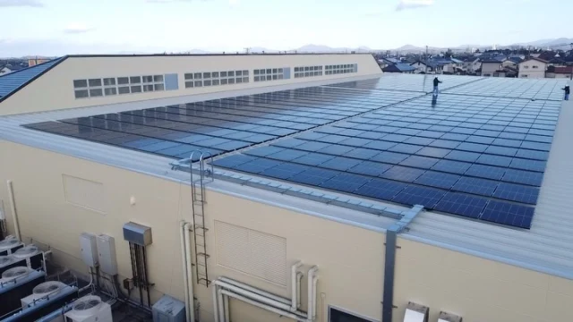 鼻が敏感に春を感じておる今日この頃です🤧
相変わらず全国各地で☀️
太陽光発電システムの工事を行っています🫡

今回は、福島県にて商業施設の自家消費案件を
無事完工いたしました。
ご依頼下さるお客様
各地で協力して下さる仲間たちに感謝しております。

旅好きな方、私達と仕事をしながら各地を旅しませんか😊
一緒頑張ってくれる仲間を募集中です。
Instagram、ホームページからお問い合わせください🫡

☀️産業用太陽光発電・高圧受電設備の専門工事会社です。
私たちエムケイソルテックは、商業施設・工場・倉庫
公共施設などの高圧設備に特化した技術力で
全国対応しています。

太陽光発電システム☀️
蓄電池システム🔋
高圧受電設備（キュービクル更新・PAS/UGS交換）⚡

専門工事会社だからこそ、設計施工に責任があります。
⸻

👷‍♂️一緒に働く仲間を募集中
高圧工事・太陽光施工の経験者歓迎！
📌電気工事士 / 電気施工管理技士は優遇します。
“現場で力のある会社”で働きたい方、大歓迎です。
⸻

🌍環境への責任
当社はCO₂削減の明確な目標を掲げ
国際イニシアチブ SBT（Science Based Targets） を
取得しています。
⸻

📸掲載されている画像・文章の著作権は
株式会社エムケイソルテックに帰属します。
無断転載を禁じます。

#太陽光発電システム
#広島県太陽光発電工事
#岡山県太陽光発電工事
#福山市求人
#電気工事士募集中