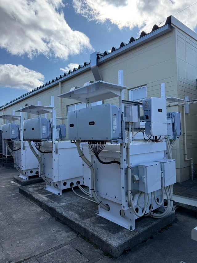 あっという間に三月も後半
花粉と卒業シーズンですね🤧
世界情勢による原油高騰は、エネルギーコストに
確実に波及し経営問題に直結します。
太陽光発電システム導入は当社にご相談下さい🫡

☀️産業用太陽光発電・高圧受電設備の専門工事会社です。
私たちエムケイソルテックは
商業施設・工場・倉庫・公共施設など
事業用案件に特化し技術力と機動力で
全国対応しています。

太陽光発電システム☀️
蓄電池システム🔋
高圧受電設備（キュービクル更新・PAS/UGS交換）⚡

専門工事会社だからこそ、設計施工に責任があります。
⸻

👷‍♂️一緒に働く仲間を募集中
高圧工事・太陽光施工の経験者歓迎！
📌電気工事士 / 電気施工管理技士は優遇します。
“現場力のある会社”で働きたい方、大歓迎です。
⸻

🌍環境への責任
当社はCO₂削減の明確な目標を掲げ
国際イニシアチブ SBT（Science Based Targets） を
取得しています。
⸻

📸掲載されている画像・文章の著作権は
株式会社エムケイソルテックに帰属します。
無断転載を禁じます。

#太陽光発電システム
#広島県太陽光発電工事
#岡山県太陽光発電工事
#福山市求人
#電気工事士募集中